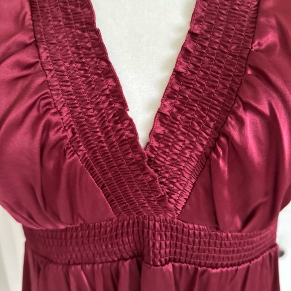 New BCBG Max Azria Silk Burgundy Top Size S - Picture 4 of 8